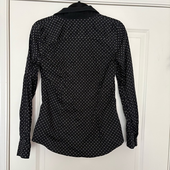 Banana Republic Women’s Black & White Polka Dot Tailored Non-Iron Shirt - Picture 9 of 9